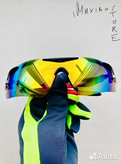 Зеркальные спортивные очки с цветными линзами