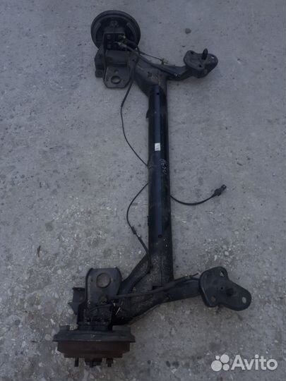 Балка задняя,ступицы мазда демио