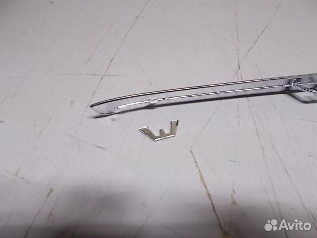 Накладка решетки радиатора левая верхняя хром