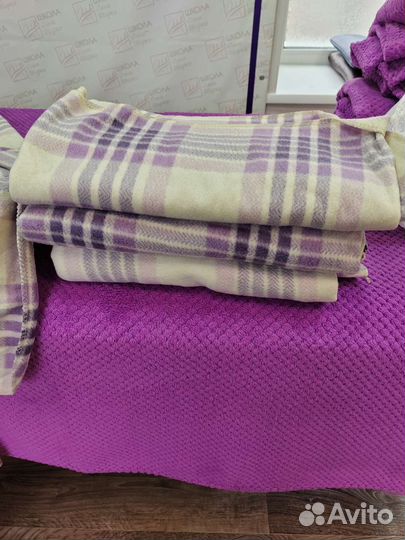 Пледы флисовые бело фиолетовые