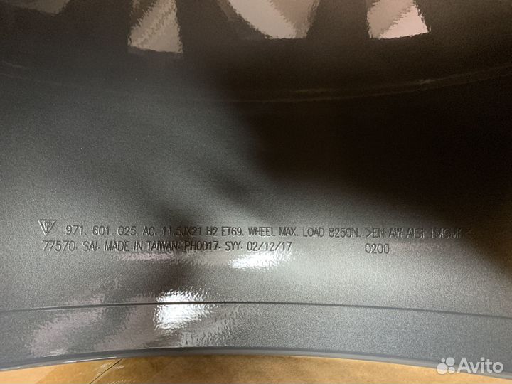 Колеса на Porsche Macan R21 зимние