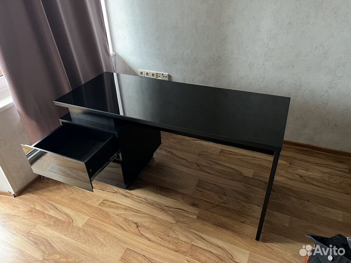 Компьютерный стол черный с двумя ящиками