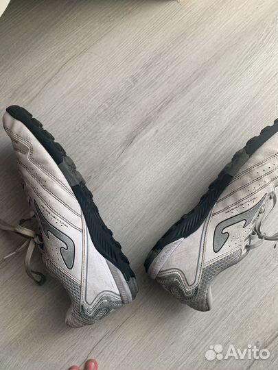 Футбольные кроссовки