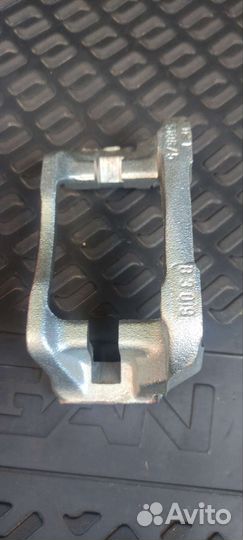 Скоба суппорта