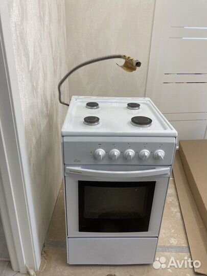 Новая газовая плита Flama в идеальном состоянии