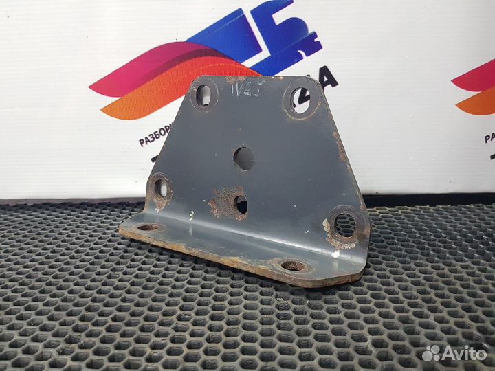 8130098 Кронштейн передней рессоры Iveco Stralis