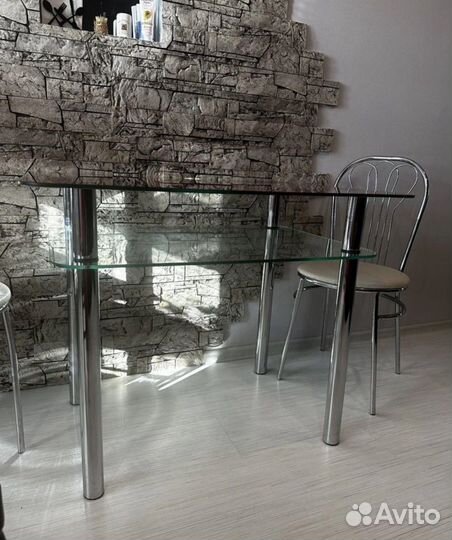 Стол стеклянный