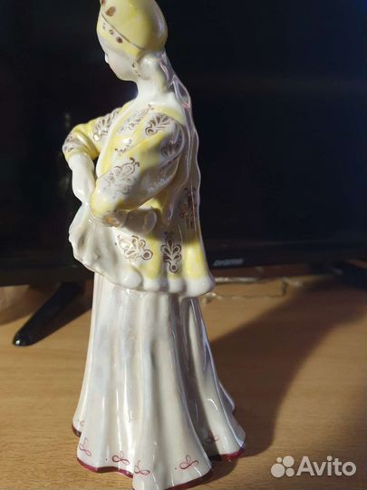 Статуэтка фарфор СССР Дулево. Лебедушка