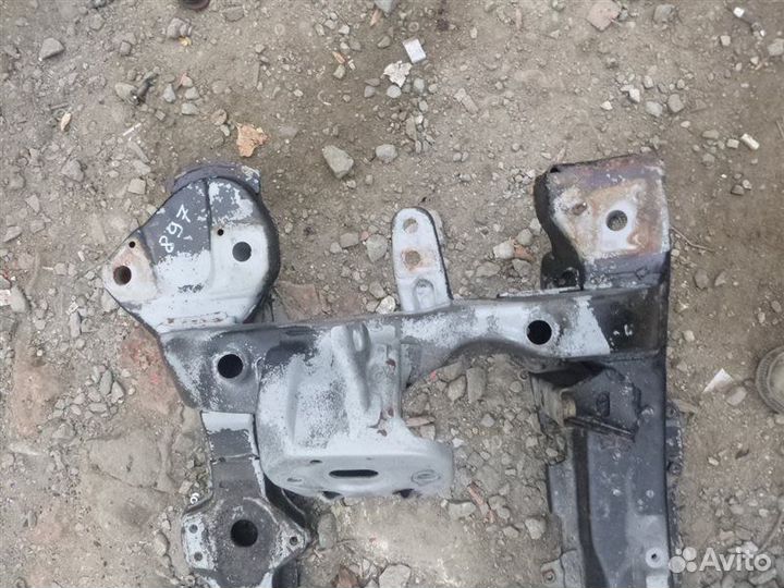 Балка под двс Toyota Granvia VCH16 5vzfe 2000