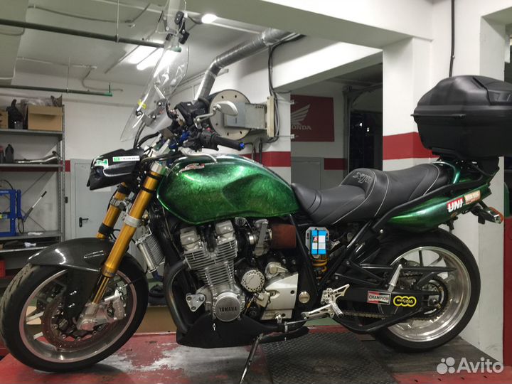 Yamaha xjr1300 custom drag race