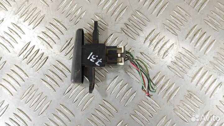 Кнопка аварийной сигнализации Mitsubishi Carisma 2