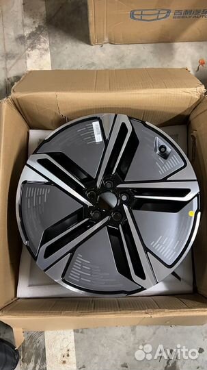 Диски с датчиками и крышками Voyah Free R20