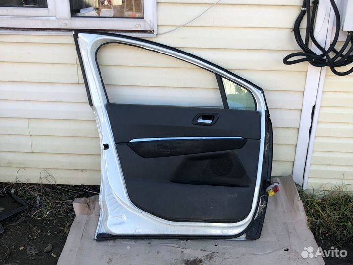 Дверь передняя левая пежо 3008 белая