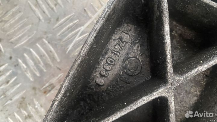 Кронштейн компрессора кондиционера воздуха бмв