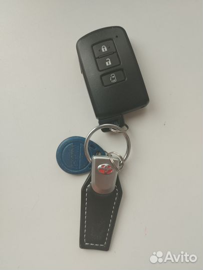 Ключ от Toyota Voxy 80