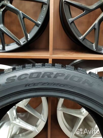 Pirelli Scorpion Ice Zero 2 275/40 R21 и 315/35 R21 111H