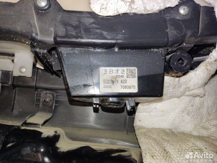 Обшивка двери передняя правая Mazda Cx-7