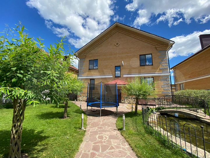 Дом 420 м² на участке 12 сот.