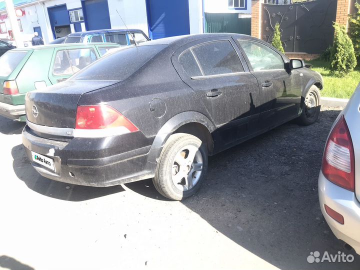 Opel Astra 1.8 МТ, 2008, битый, 210 000 км