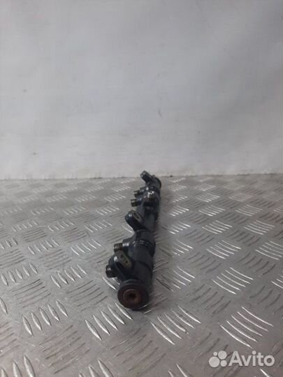 Топливная рампа Jaguar X-Type седан 2.0 fmba 2009