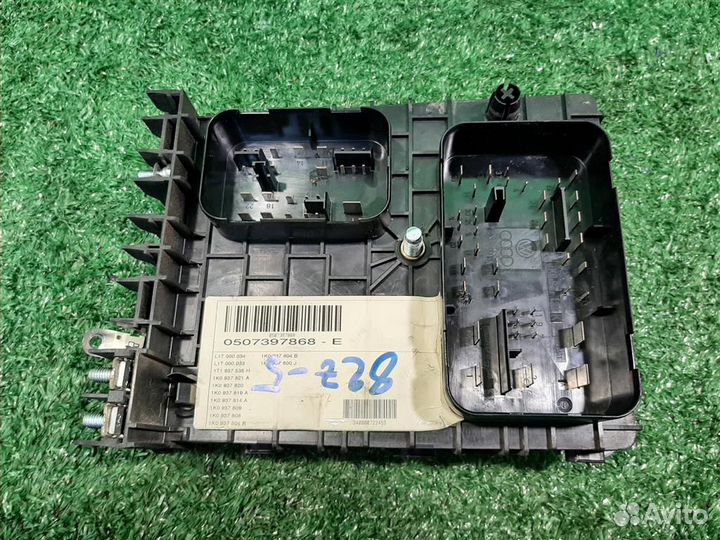 Блок предохранителей моторный volkswagen Touran