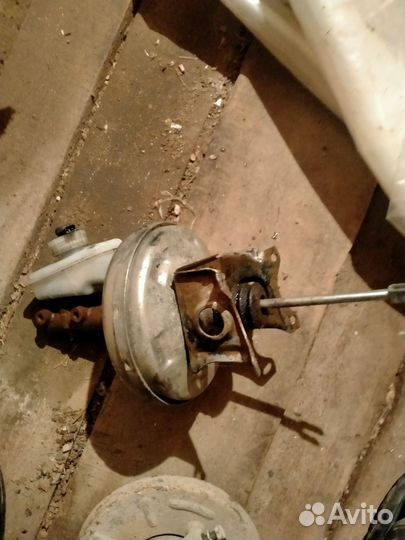 Вакуум в сборе с главным целиндром я099