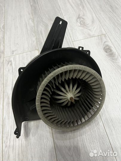 Электровентилятор отопителя (печки) VW