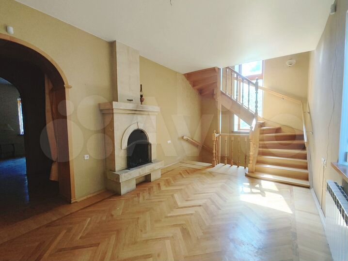 Коттедж 296 м² на участке 6 сот.