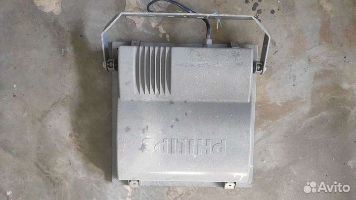 Светильники с металло-галогеновой лампой много