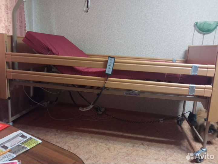 Медицинская кровать для лежачих