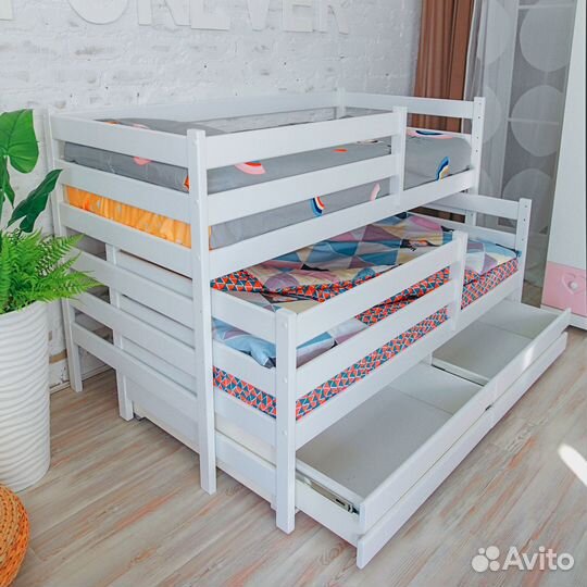 Двухъярусная детская кровать из массива