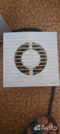 Вентилятор вытяжной 100 мм