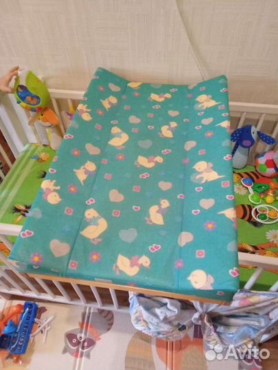 Пеленальная доска на кроватку