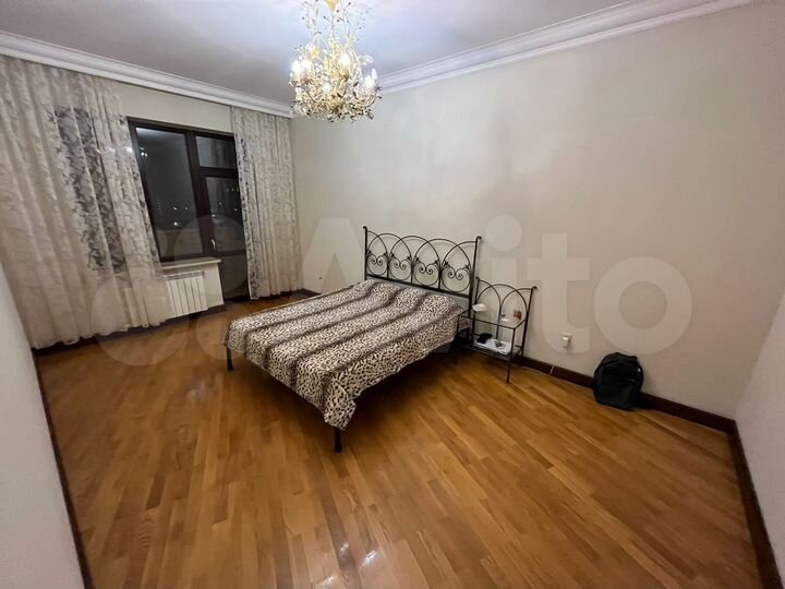 2-к. квартира, 100 м², 11/18 эт.
