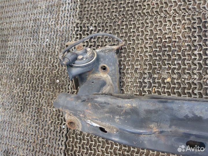 Усилитель бампера Volkswagen Touareg, 2005