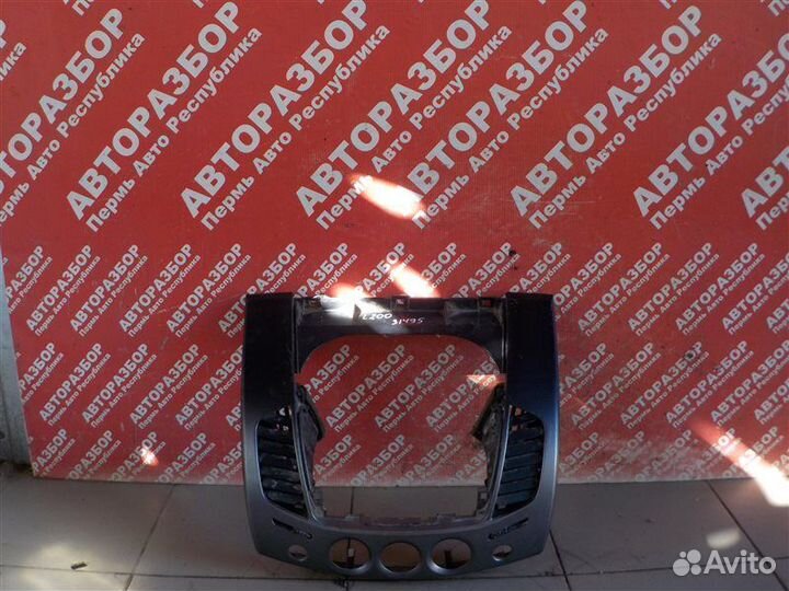 Рамка магнитолы Mitsubishi L200 KB 2006-2016