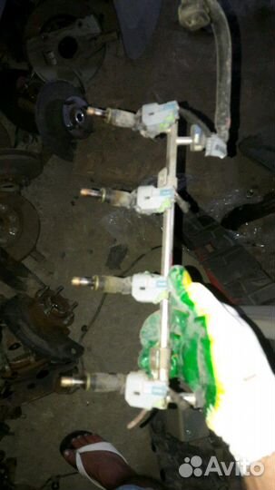 Топливная рампа с форсунками на Шеролет Авео Т300