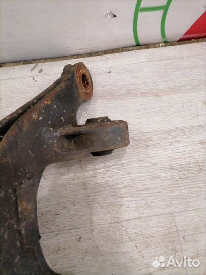 Цапфа задняя левая Toyota Avensis T25 2AZ-FSE