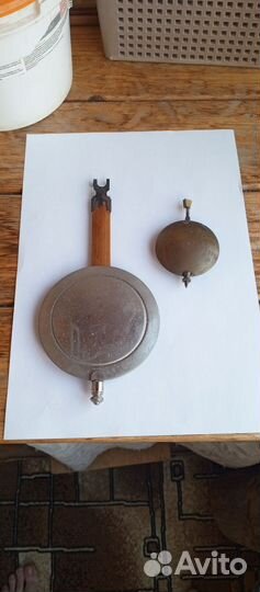 Маятник от старинных часов