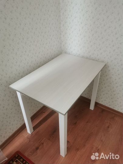 Стол белый