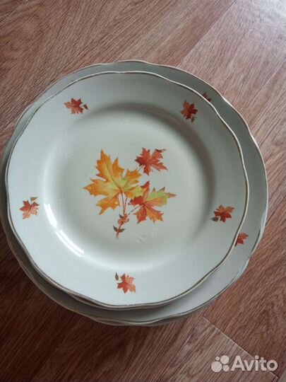 Тарелки из сервиза Кленовый лист