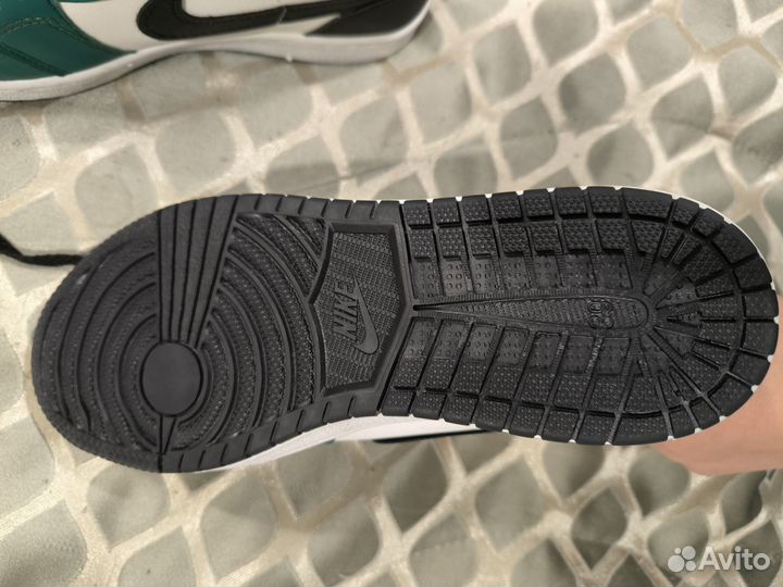 Новые кроссовки 39 размер