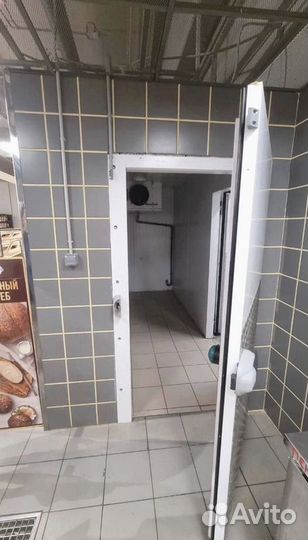 Холодильная дверь бу / дверь откатная бу