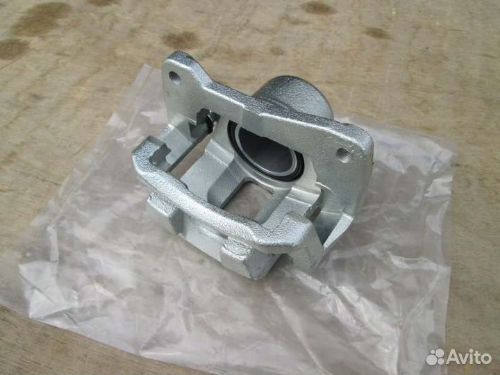 Суппорт передний левый Toyota Corolla Fielder