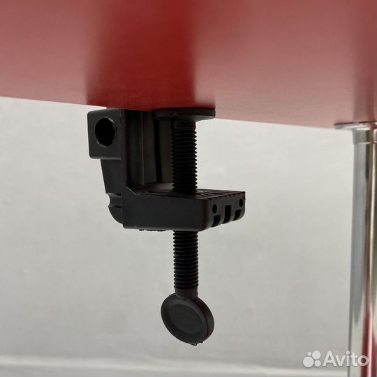 Настольная лампа со струбциной