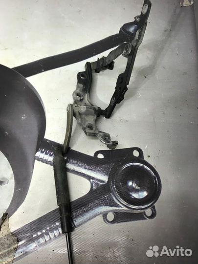 Петля капота левая Mercedes-Benz S-Class W221