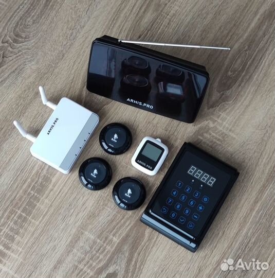 Кнопка вызова официанта, часы, табло, пуль, репите