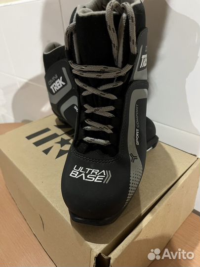 Ботинки с лыжами