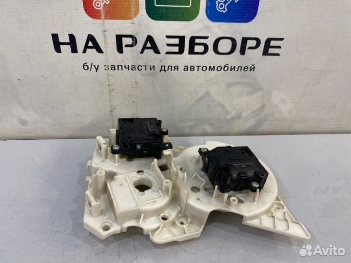 Сервопривод заслонки отопителя правый Toyota Land