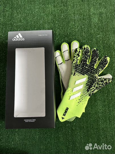 Вратарские перчатки Adidas Predator Pro